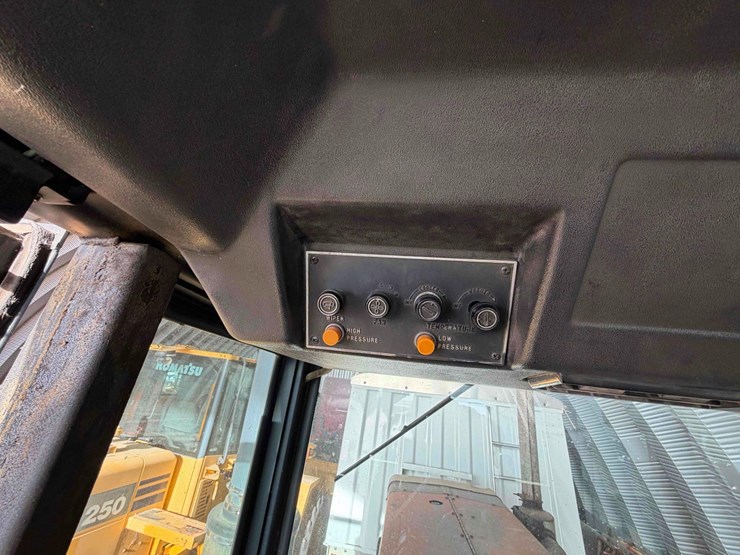 1979-versatile-835-image-47