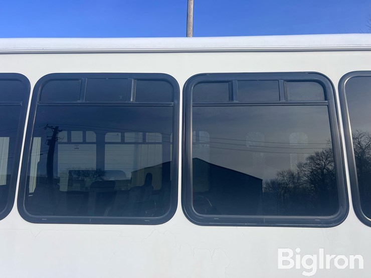 2011-ford-e450-image-12