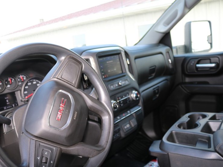 2022-gmc-5500-image-15