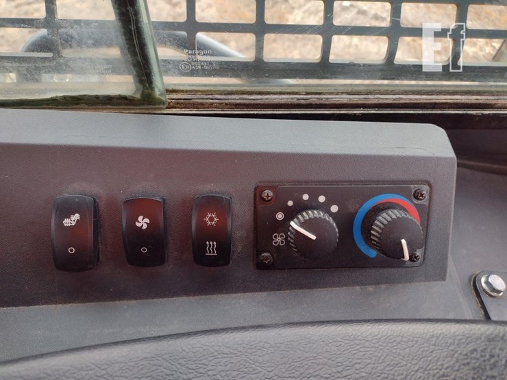 2022-deere-650k-lgp-image-13