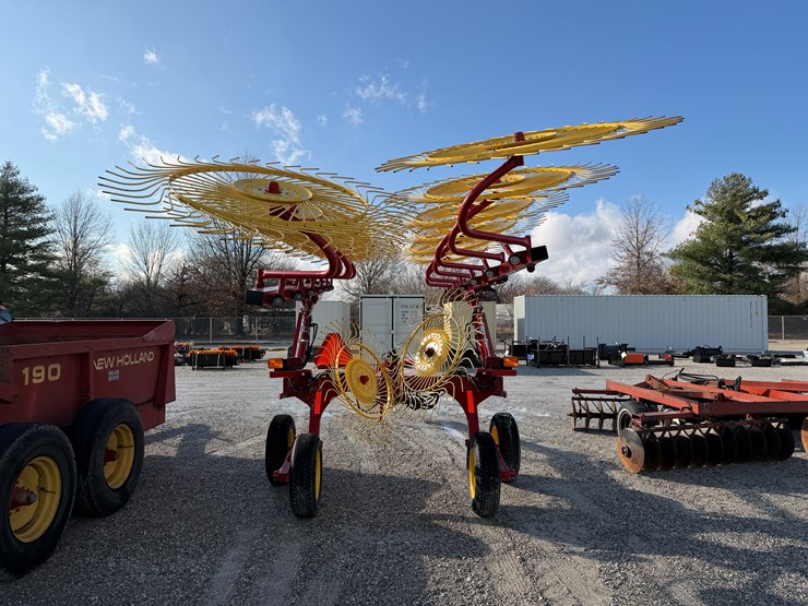 2025-new-holland-1225-image-5