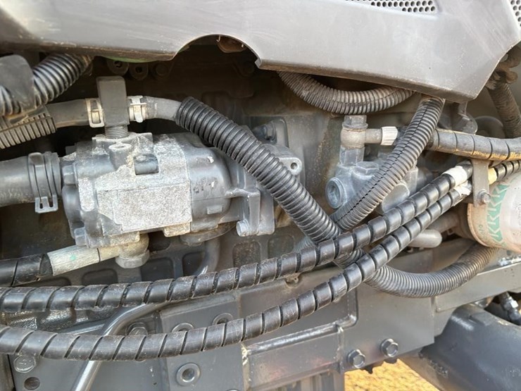 2017-kubota-l4701d-image-41