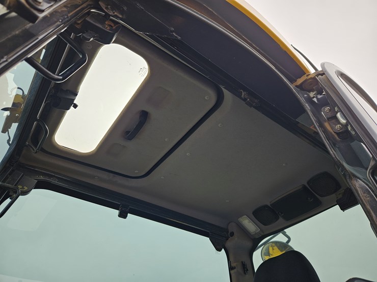 2022-komatsu-pc88mr-11-image-8