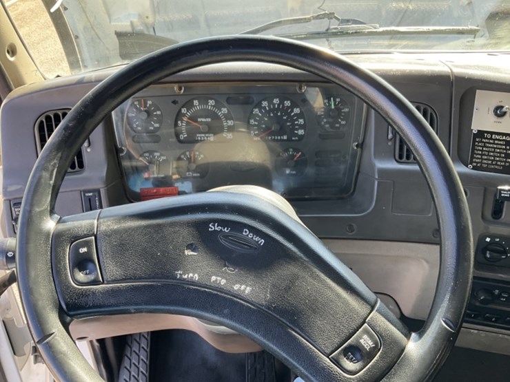 2002-sterling-lt9500-image-26