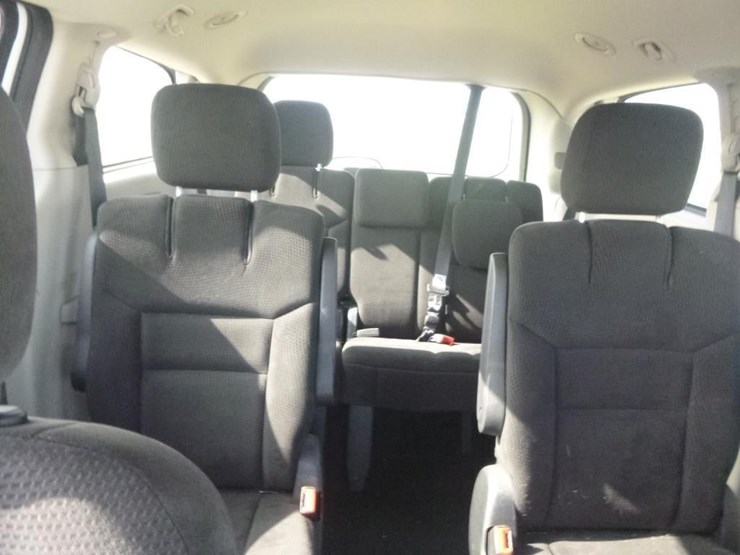 2014-dodge-grand-caravan-image-13