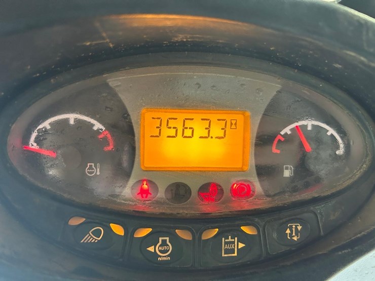 2016-bobcat-t590-image-20