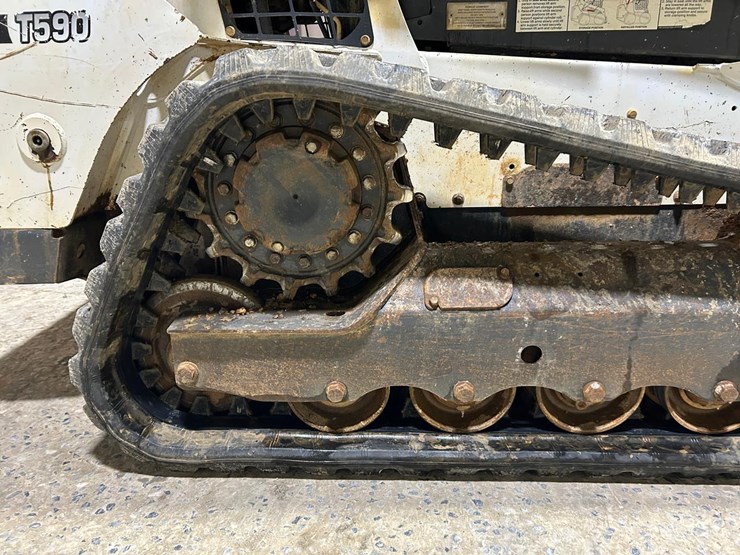 2016-bobcat-t590-image-13