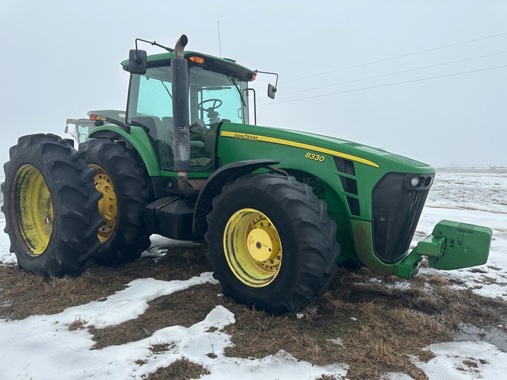 john-deere-8330-image-2