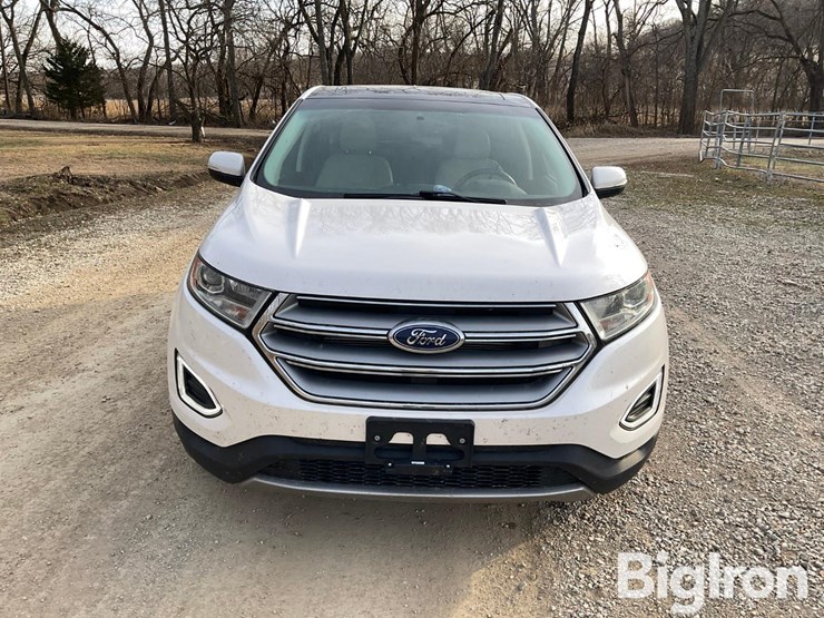 2016-ford-edge-titanium-image-2