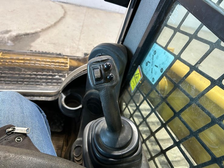 2019-caterpillar-299d2-xhp-image-24