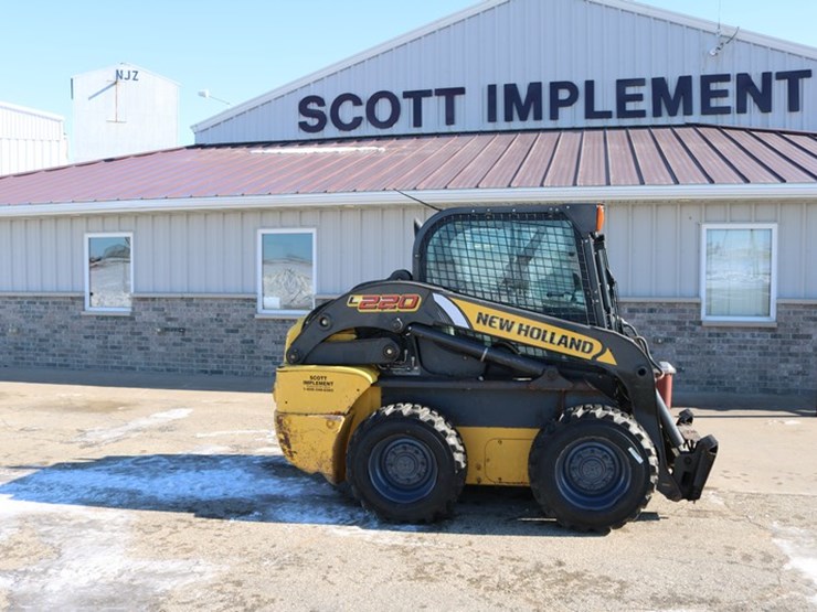 new-holland-l220-image-1