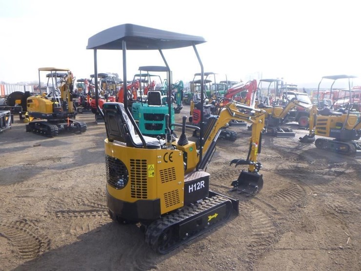 agt-h12r-hydraulic-excavator-image-3