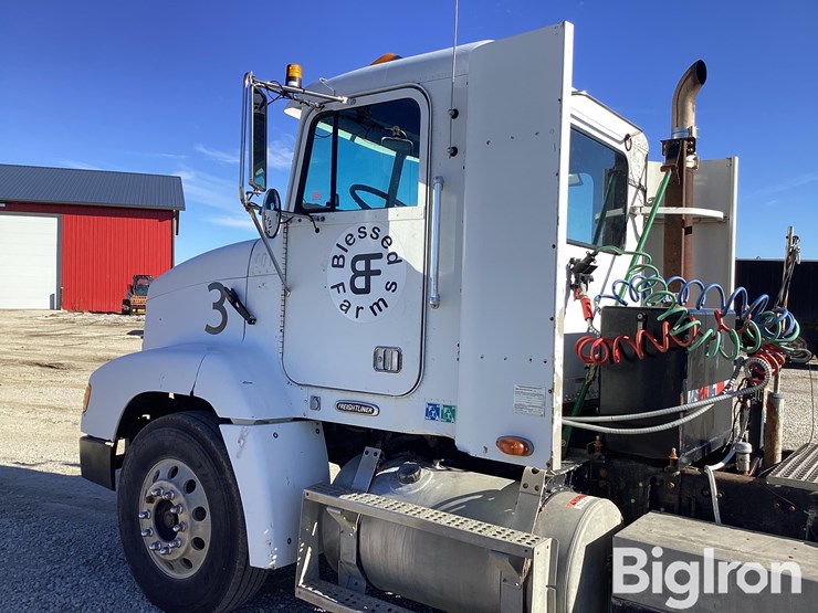 2002-freightliner-fld112-image-10