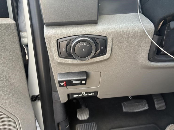 2017-ford-f550-xlt-image-17