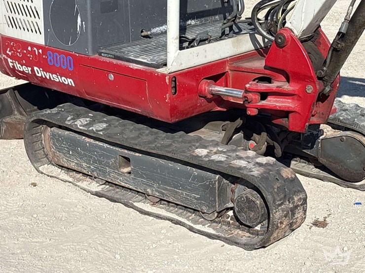 2011-takeuchi-tb016-mini-excavator-image-8