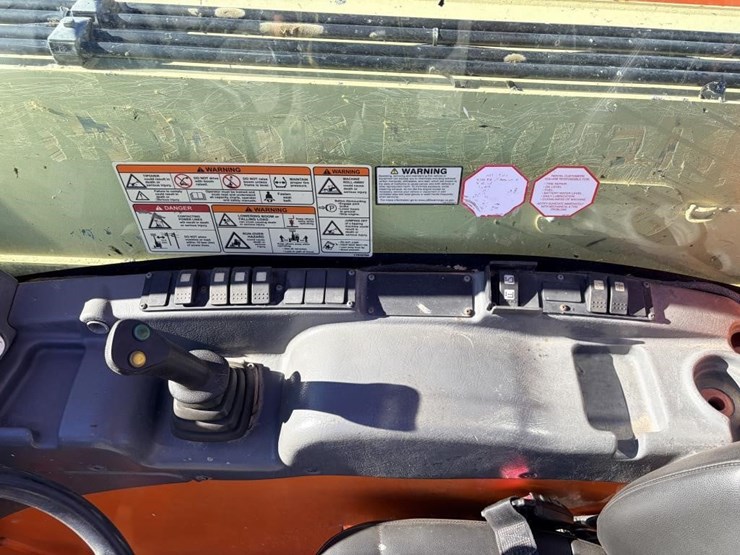 2015-jlg-g5-18a-image-18