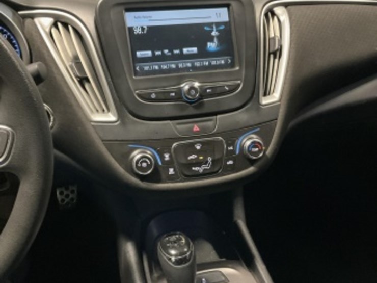 2017-chevrolet-malibu-ls-sdn-image-20