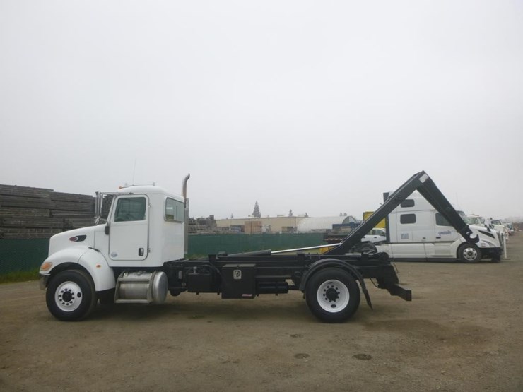 2011-peterbilt-337-image-7