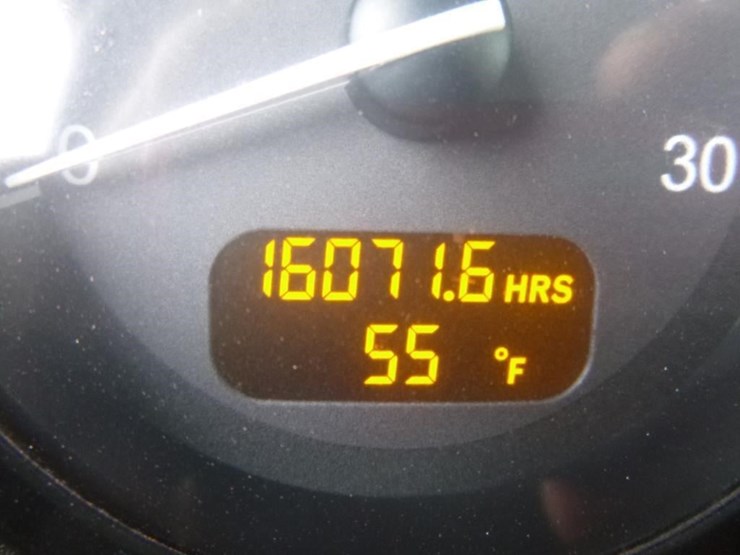 2011-peterbilt-337-image-30