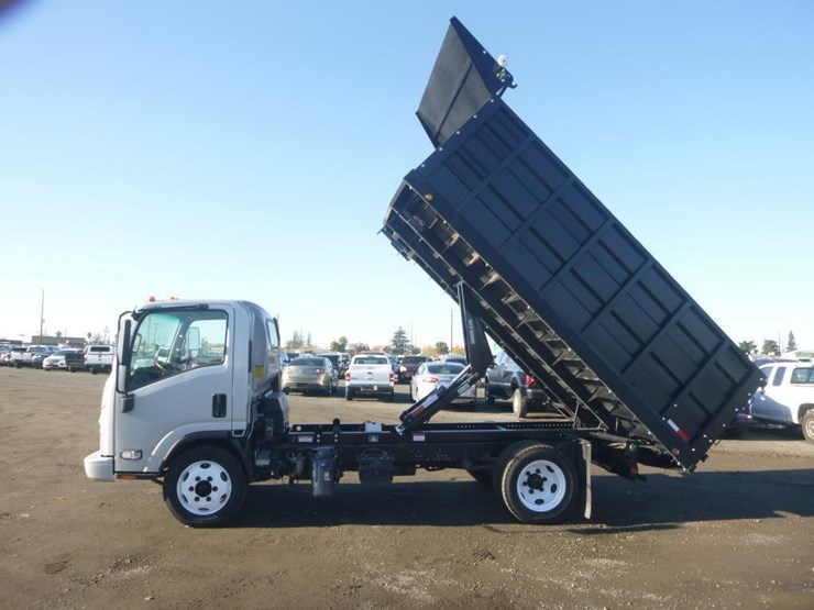 2018-isuzu-nqr-image-9