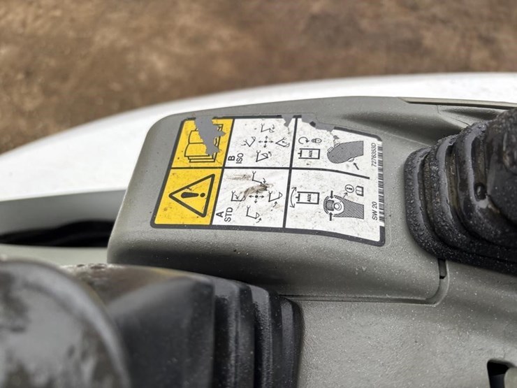 2021-bobcat-e26-image-33