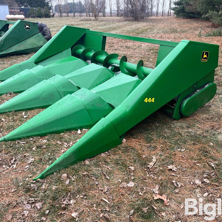 JOHN DEERE 444