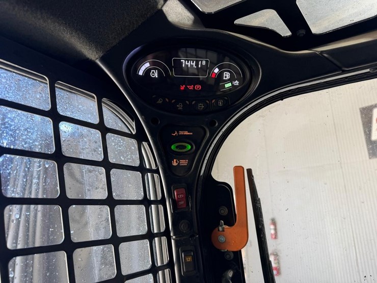 2023-bobcat-t770-image-23