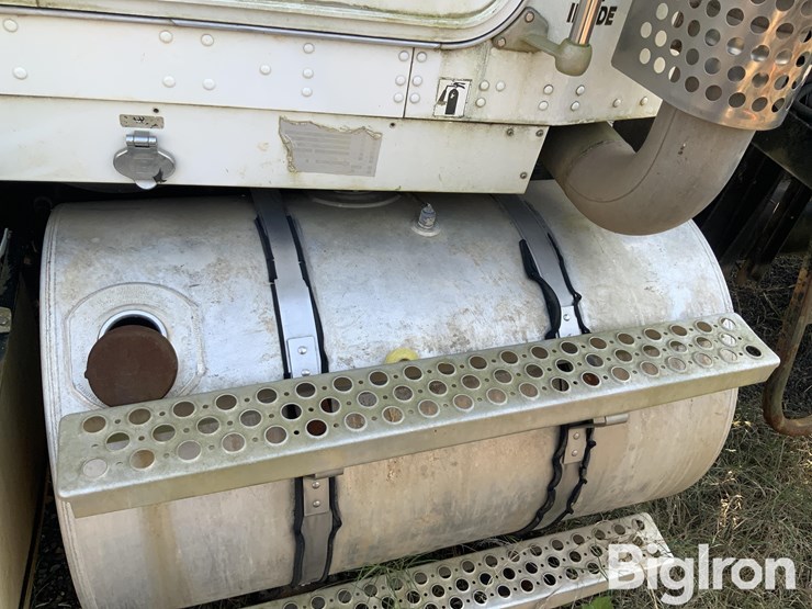 2012-kenworth-t800-image-8