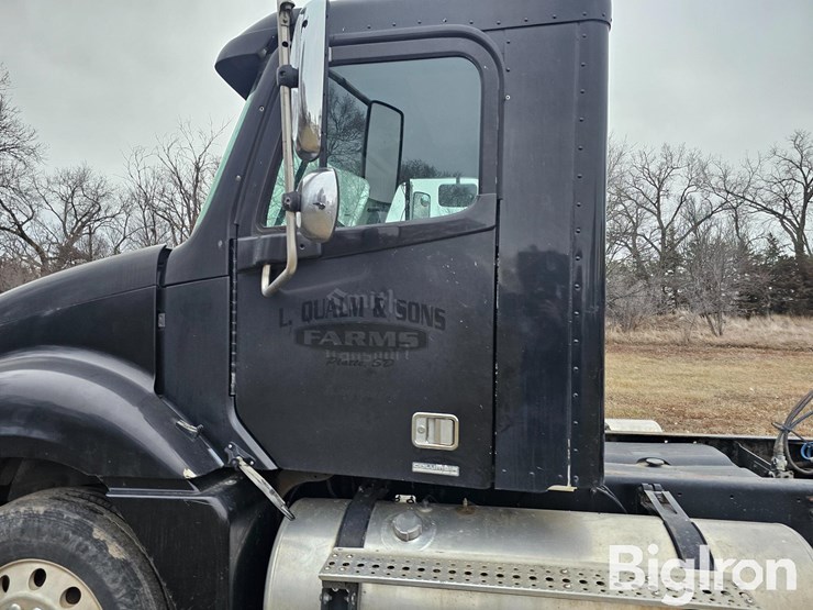 2003-freightliner-columbia-120-image-10
