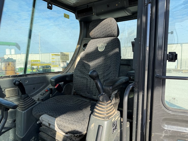 2019-case-cx57c-image-16