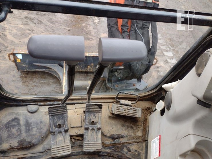 2014-hitachi-zx35u-image-10