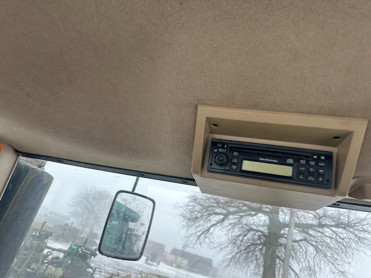 john-deere-8330-image-63