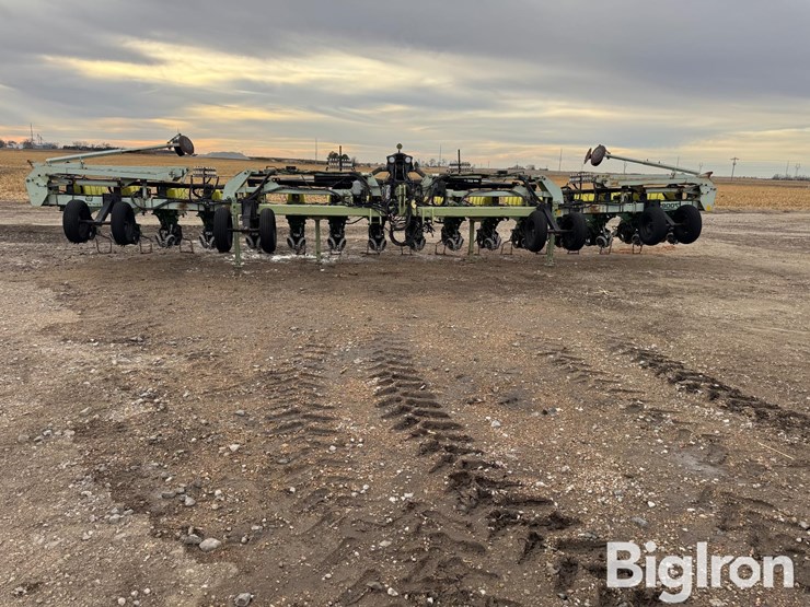 john-deere-16-image-2