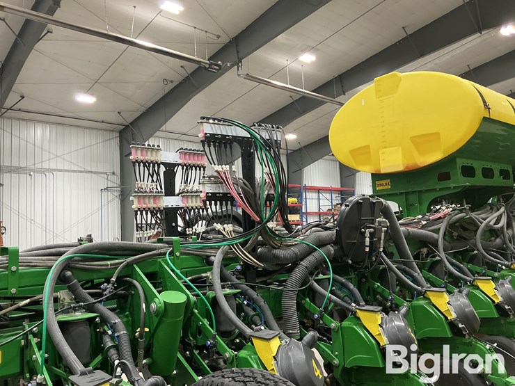 2016-john-deere-1775nt-image-12