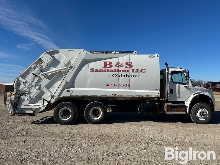 2015-freightliner-m2-106-image-4