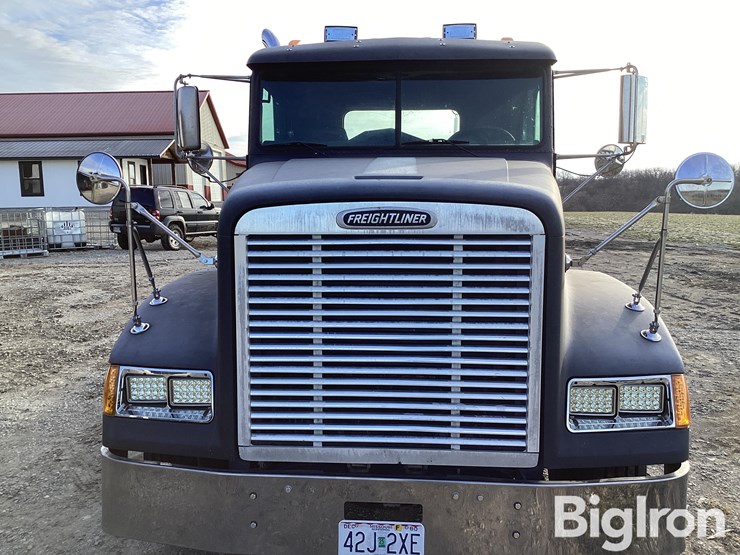 2000-freightliner-fld120-image-13