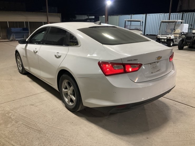 2017-chevrolet-malibu-ls-sdn-image-5