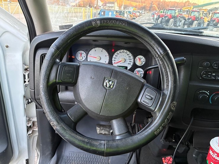 2005-dodge-2500-image-29