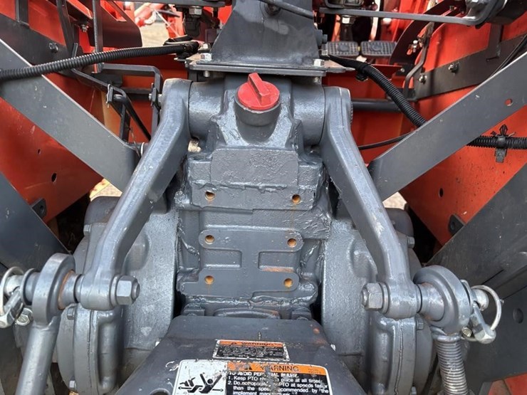 2018-kubota-l2501d-image-15