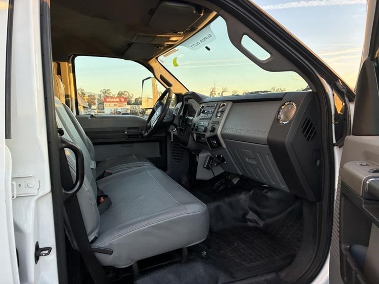 2016-ford-f650-xlt-image-13