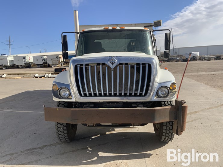 2009-international-7300-image-2