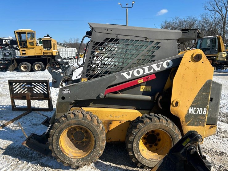 2016-volvo-mc70b-image-3