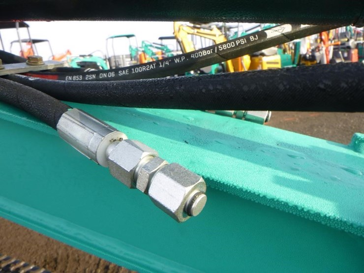 agt-qh12r-hydraulic-excavator-image-13