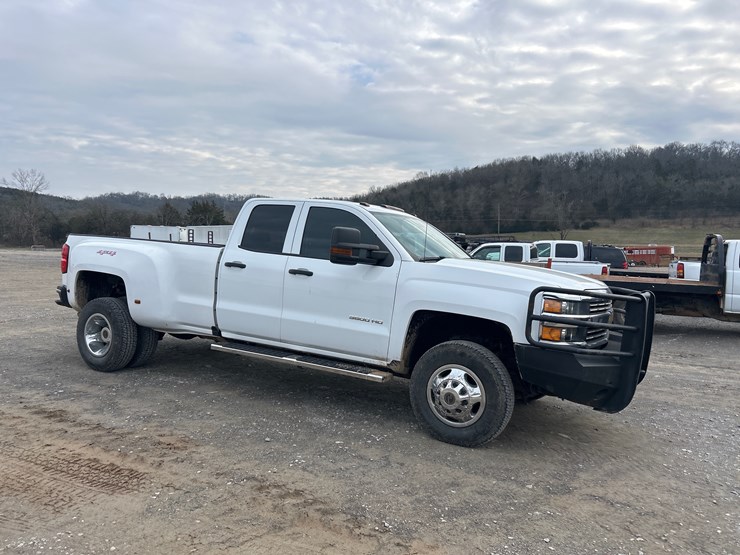 2018-chevrolet-3500-image-4