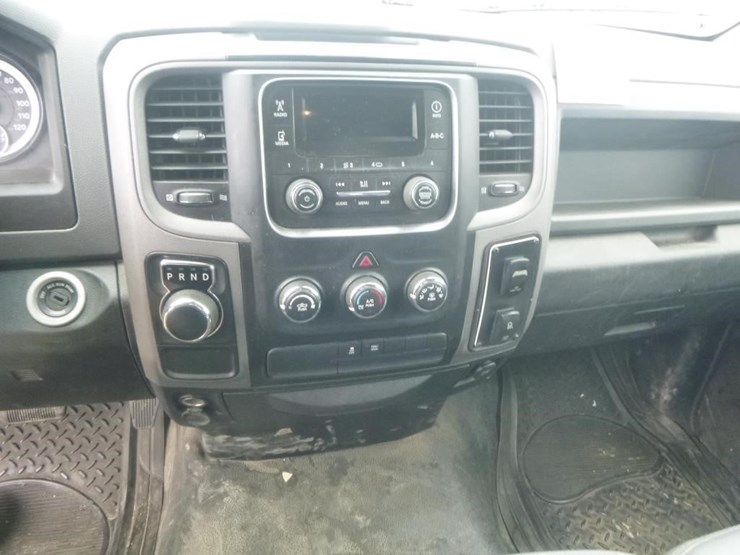 2016-dodge-1500-image-16