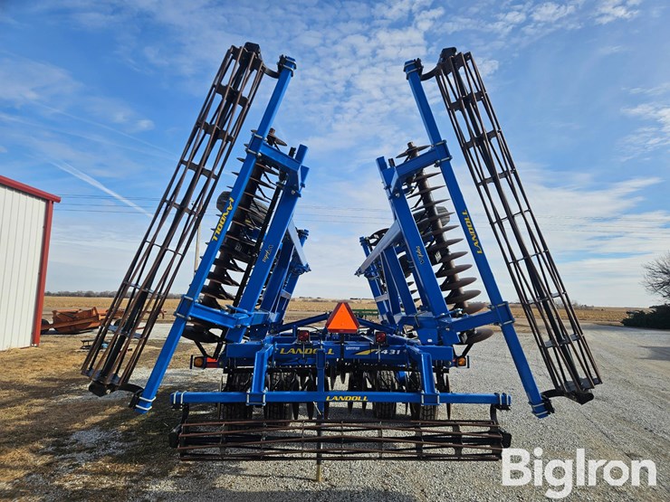 2011-landoll-7431-26-image-6