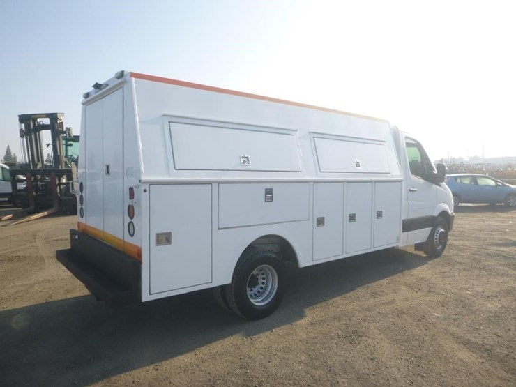 2017-utility-van-image-3