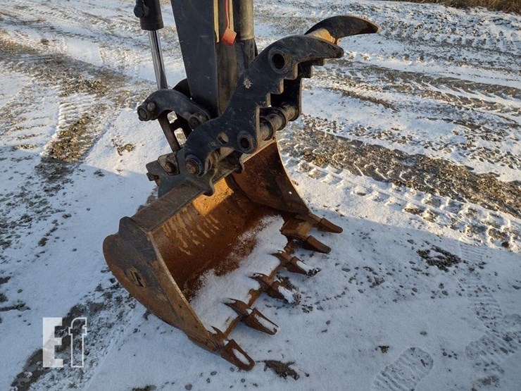 2013-deere-35d-image-15