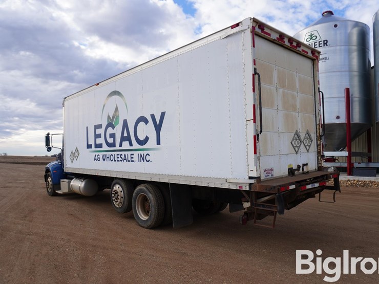 2008-peterbilt-335-image-7