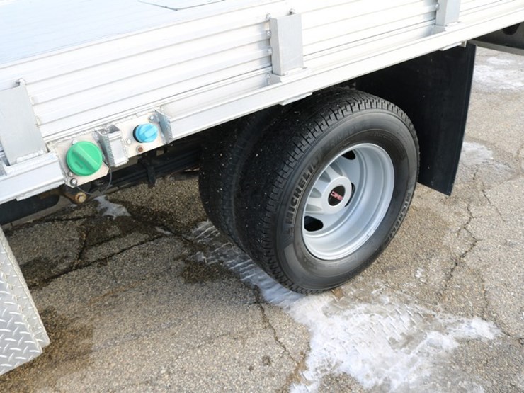 2022-gmc-5500-image-10